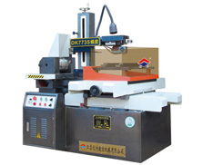 DK7732型/DK7735型电火花数控线切割机床